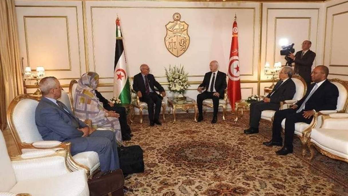 Le président tunisien Kaïs Saïed reçoit le chef du Polisario, Brahim Ghali, à Tunis, le 26 août 2022. 
