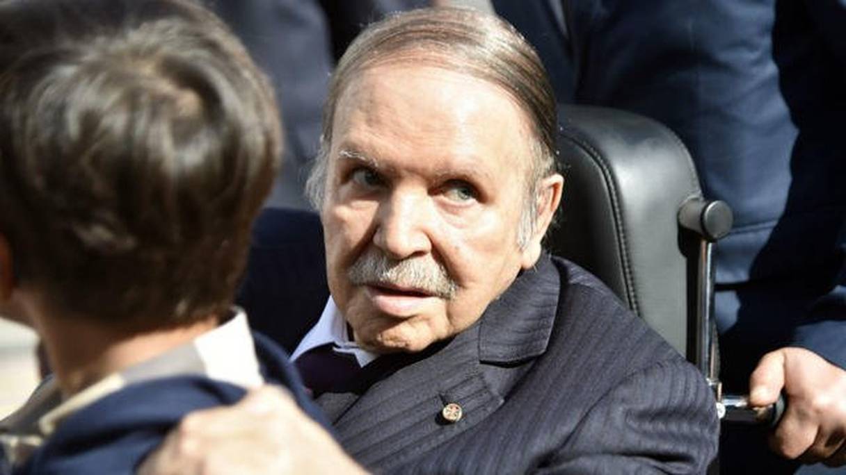 Après deux semaines d'hospitalisation en Suisse pour des «examens médicaux», le président Abdelaziz Bouteflika a fait son retour en Algérie le dimanche 10 mars.

