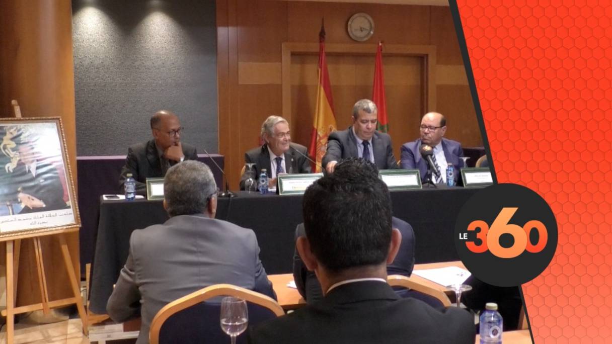 Marocains d'Espagne et Espagnols réunis lors d'un colloque à Almeria sur le thème "Menaces terroristes et islamophobes" le 16 octobre.
