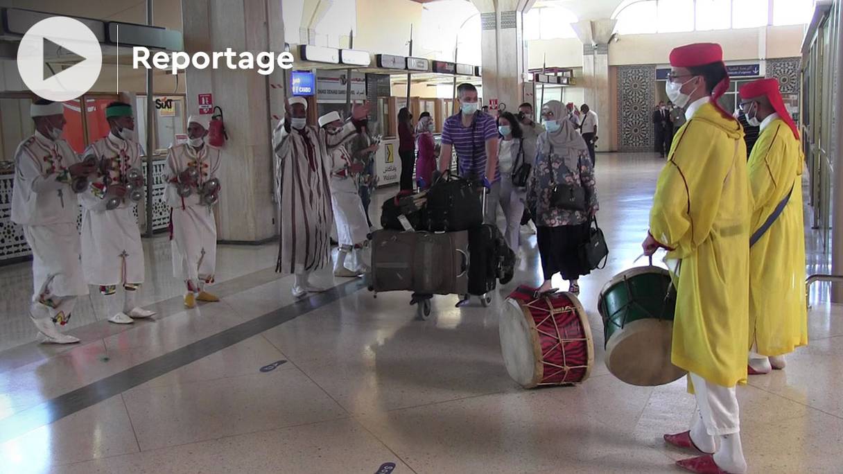 Les premiers Marocains résidents à l’étranger, en provenance de Paris, sont arrivés à l'aéroport Al Massira d’Agadir.

