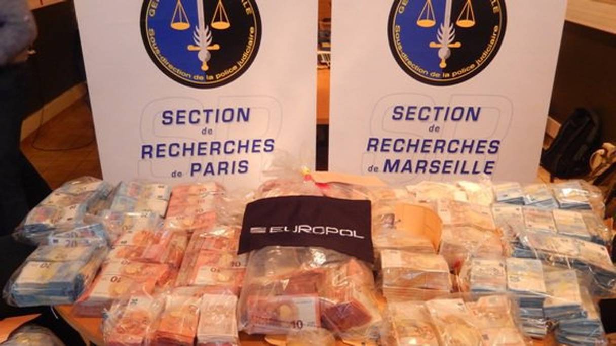 Plus de 5 millions d'euros, 7 kilos d'or, 10 kilos de cocaïne et 785 kilos de cannabis avaient été saisis lors de l'opération.
