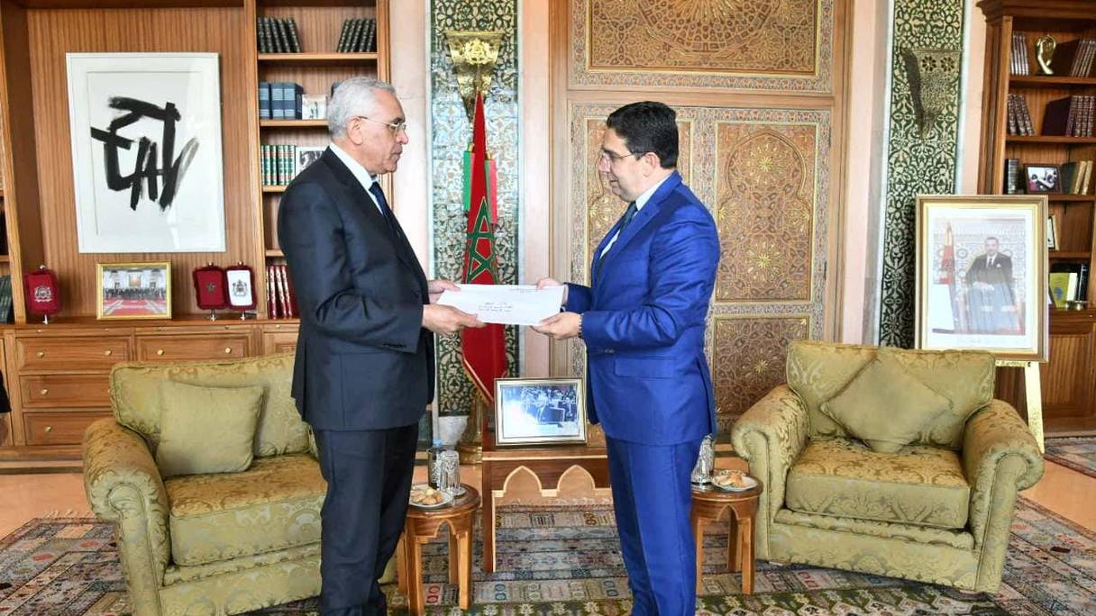 Le ministre des Affaires étrangères, Nasser Bourita, a reçu le ministre algérien de la Justice, Abderrachid Tebb, mardi 27 septembre 2022 à Rabat.
