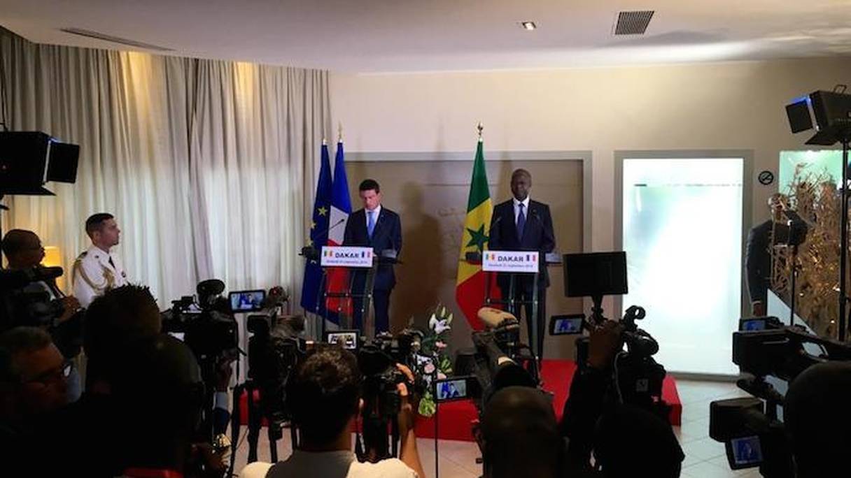 Manuel Valls, premier ministre français, et Mahammed Boun Abdallah Dionne, premier ministre du Sénégal, en conférence de presse.
