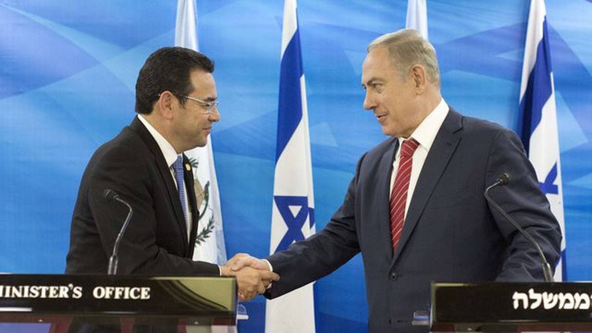 Le président du Guatemala Jimmy Morales et le Premier ministre israélien Benjamin Netanyahu le 28 novembre 2016. 
