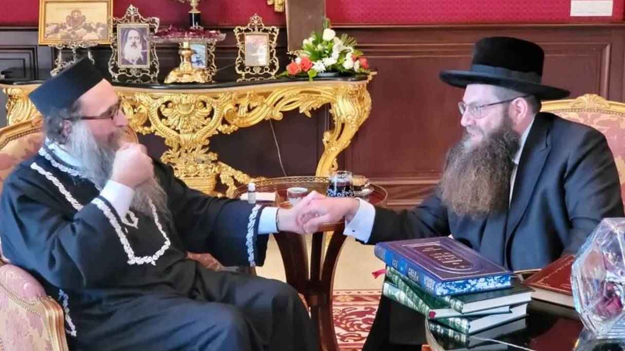 Yaakov Yisrael Herzog, grand rabbin d'Arabie saoudite, et le rabbin Yoshiyahu Pinto, à Rabat, le 11 janvier 2023.
