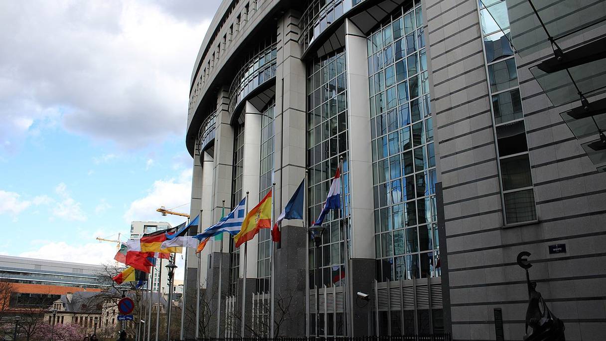 Façade du Parlement européen, à Bruxelles. 
