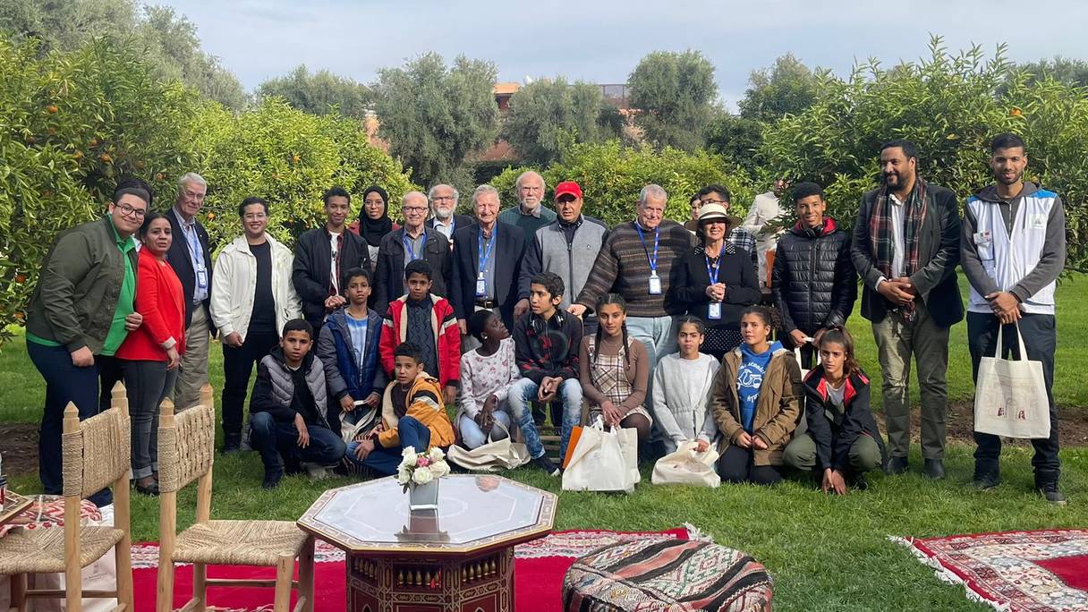 Des prix Nobel de différentes disciplines ont discuté avec des étudiants et des enfants dont les associations Al Karam et Bayt Al Yatim prennent soin, à Marrakech, fin 2022.
