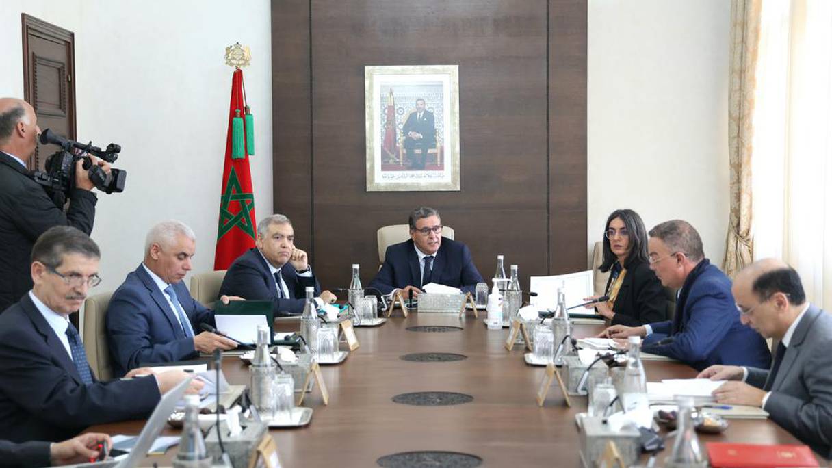 Le chef du gouvernement, Aziz Akhannouch, a présidé, mardi 7 mars 2023,  une réunion ministérielle consacrée au suivi de la mise en œuvre du Registre national de la population et du Registre social unifié.