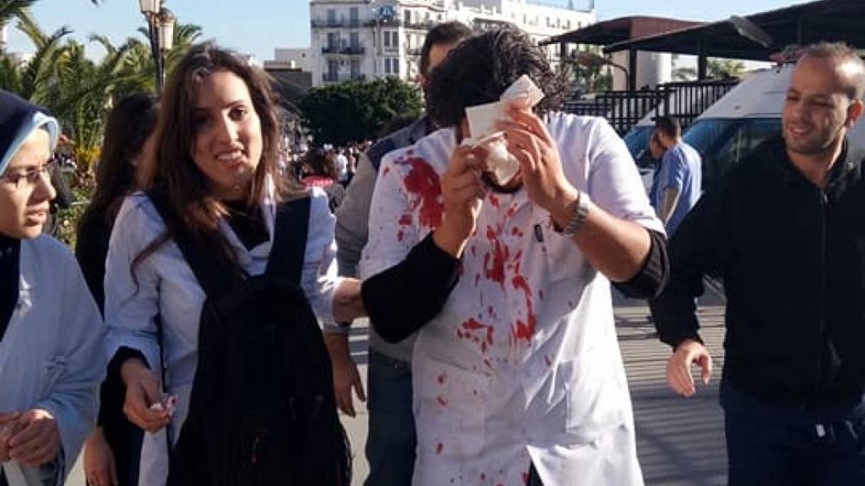 Tenus pour responsables des décès dus au Covid-19, les médecins algériens sont régulièrement victimes d'agressions. 
