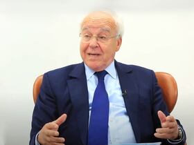 Rachid Lazrak, docteur d'Etat en droit public et diplômé de l'Institut d'études politiques (IEP -Sciences-Po) de Paris, est professeur universitaire et a écrit de nombreux ouvrages et articles en droit et en fiscalité.