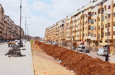 ارتياح لدى ساكنة سيدي مومن بعد استئناف أشغال شارع عمر بن الخطاب ومطالب ترافقها