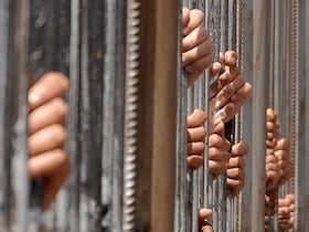 Des détenus dans une prison.