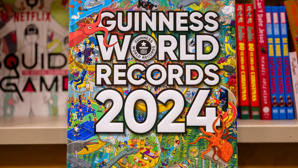 Un «Guinness World Records 2024» dans un magasin Barnes & Noble le 11 janvier 2024 à Austin, Texas.