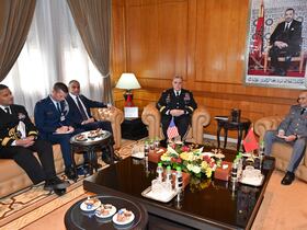 Le Chef d’État-Major des Armées des États-Unis d’Amérique, le Général d’Armée Mark Milley avec le Général de Corps d’Armée, Inspecteur Général des FAR et Commandant la Zone Sud, Belkhir El Farouk.