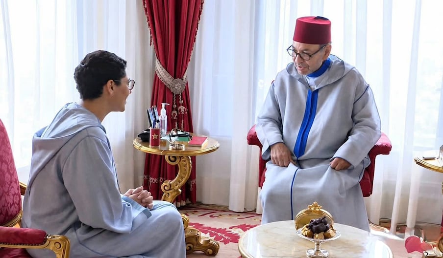 Le roi Mohammed VI a reçu, mardi 29 septembre 2026 au Palais royal à Rabat, Fatima Ezzahra El Mansouri, coordinatrice de la direction collégiale du Parti authenticité et modernité, que le Souverain a nommée Cheffe du gouvernement.