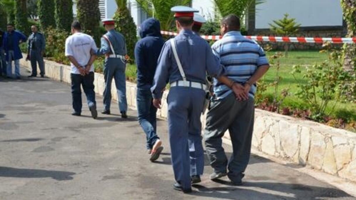 Arrestation de présumés suspects dans une affaire de drogues, à Salé.