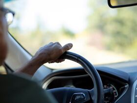 Dans la nuit du 4 au 5 juillet 2025, un sexagénaire a oublié sa femme sur une aire d'autoroute, entre Paris et le Maroc.