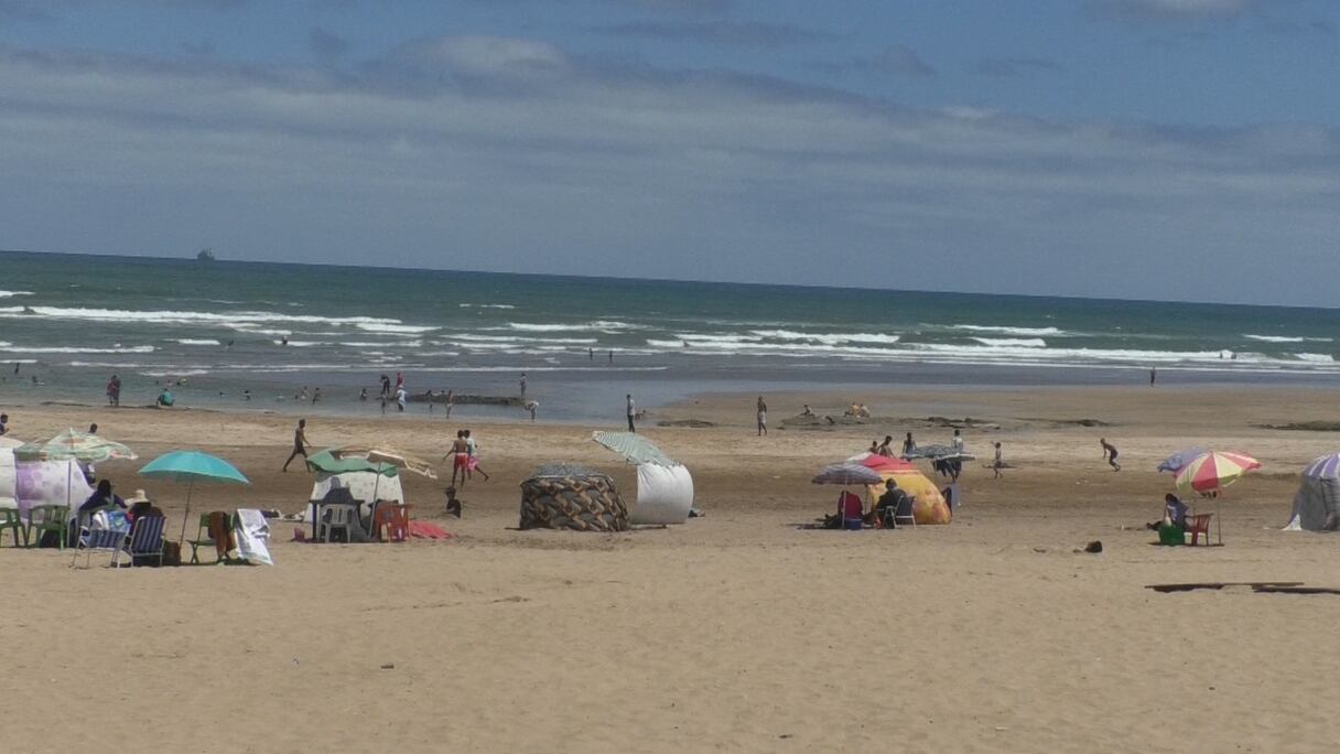 إقبال على شواطئ زناتة والنحلة رغم إدراجها في خانة غير الصالحة للاستحمام