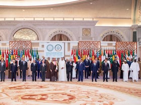 Les rois et chefs d'Etats et de gouvernements arabes et islamiques prenant part au Sommet extraordinaire arabo-islamique.