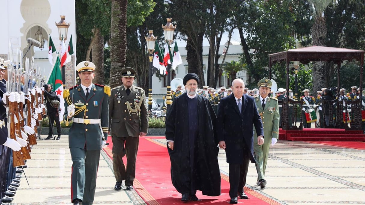 Le président algérien Abdelmadjid Tebboune et l'ancien président iranien Ebrahim Raïssi, en mars 2024 à Alger.
