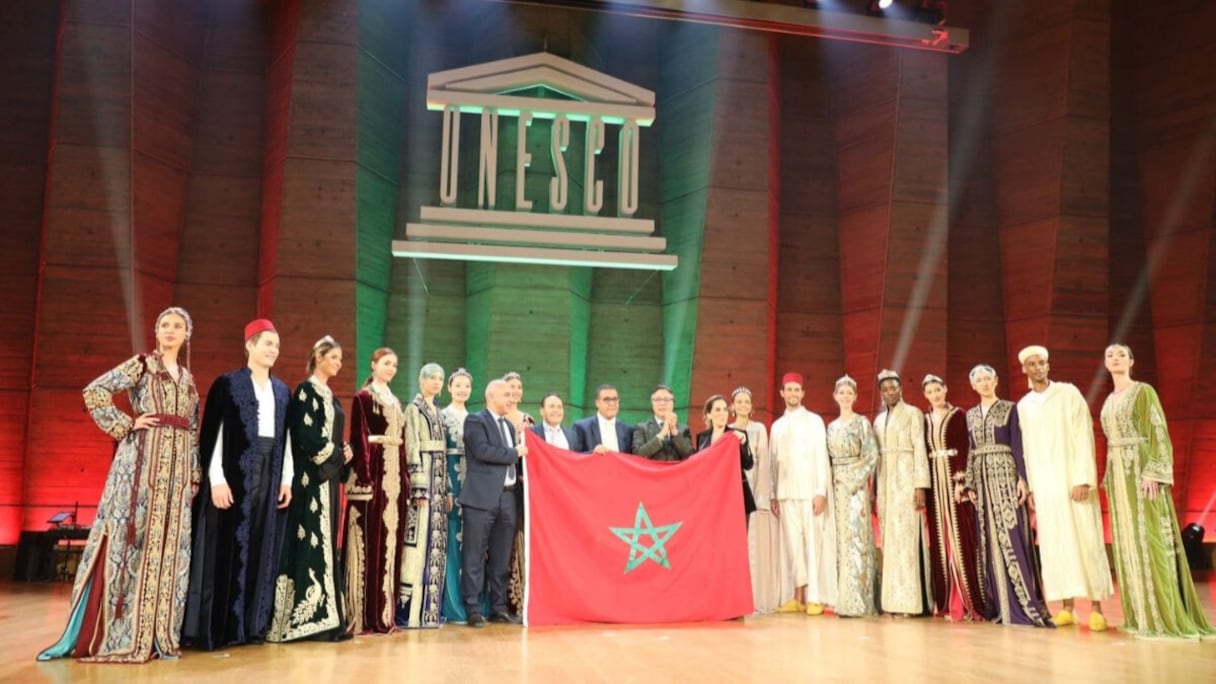 La candidature du Maroc pour l'inscription du dossier portant sur "le caftan marocain: art, traditions, savoir-faire", a été acceptée par le Comité intergouvernemental pour la sauvegarde du patrimoine culturel immatériel de l'UNESCO, le 10 décembre 2025, à New Delhi.