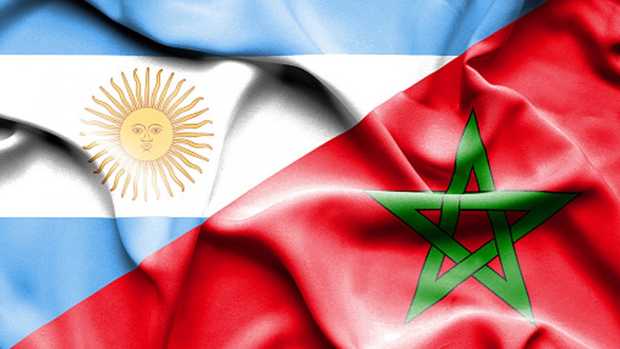 Photomontage des drapeaux du Maroc et de l'Argentine.