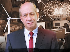 Mostapha Bousmina, président de l'Université Euromed de Fès. Au fond, une des plateformes intelligence artificielle de l'UEMF. (Y. El Harrak/Le360).