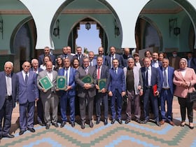 Le gouvernement, la CGEM et les centrales syndicales les plus représentatives ont signé, le 30 avril à Rabat, le procès-verbal d'un accord social et une charte nationale du dialogue social, lors de la réunion de la haute Commission du dialogue social présidée par le chef du gouvernement.