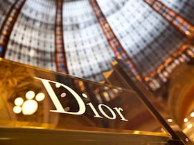 La marque de luxe Dior, propriété du groupe LVMH, a été victime d'une cyberattaque ciblant les données personnelles de ses clients.