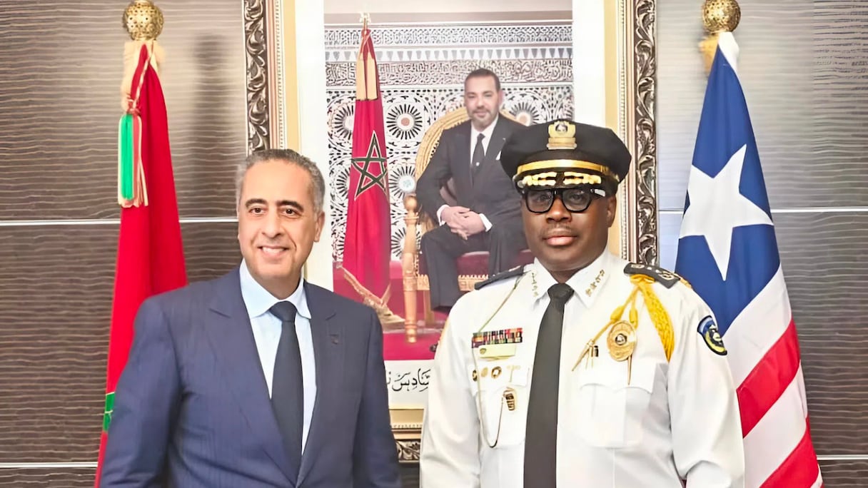 Le Directeur général de la Sûreté nationale et de la Surveillance du Territoire (DGSN-DGST), Abdellatif Hammouchi et l’Inspecteur général de la Police de la République du Libéria, Gregory Coleman.