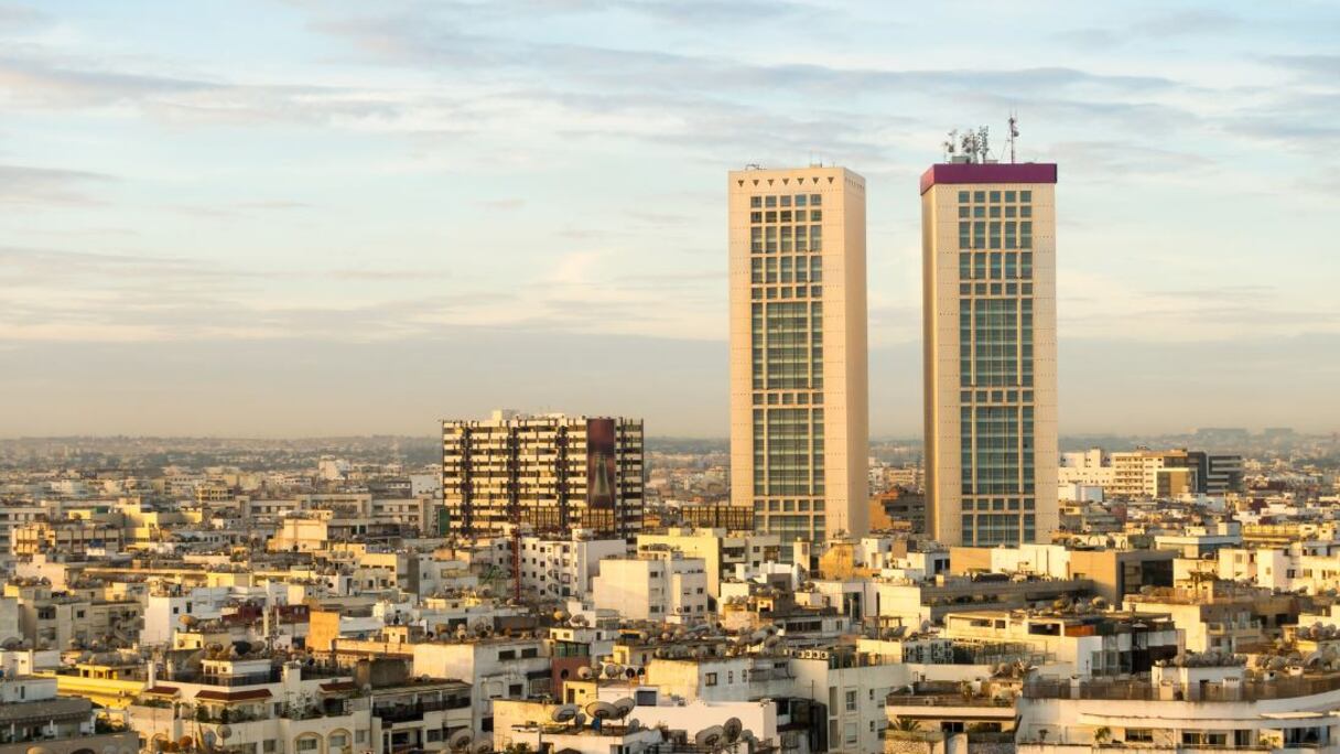 Casablanca, ville la plus peuplée du Royaume, compte 3,3 millions d'habitants. En 1781, la traduction espagnole de Casa Blanca est employée quand des négociants de Venise, les frères Chiappe, importent des céréales depuis le nouveau port, construit sur ordre du Sultan Mohammed III.