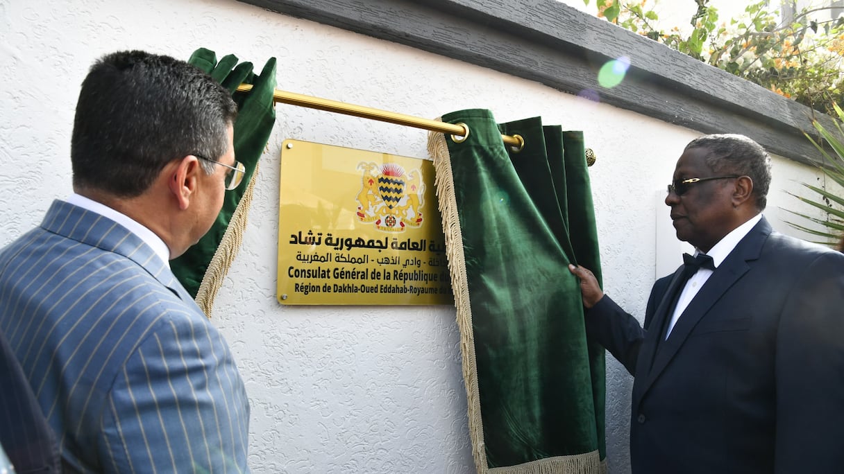 Le ministre des Affaires étrangères, Nasser Bourita, et son homologue chadien, Abderaman Koulamallah, lors de l'inauguration du consulat général de la République du Tchad à Dakhla, le 14 août 2024.