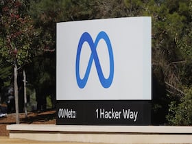 Un panneau avec un nouveau logo et le nom "Meta" est affiché devant le siège de Facebook le 28 octobre 2021 à Menlo Park, en Californie. Un nouveau nom et un nouveau logo ont été dévoilés au siège social de Facebook.