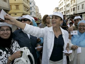 Au centre, Maguy Kakon.