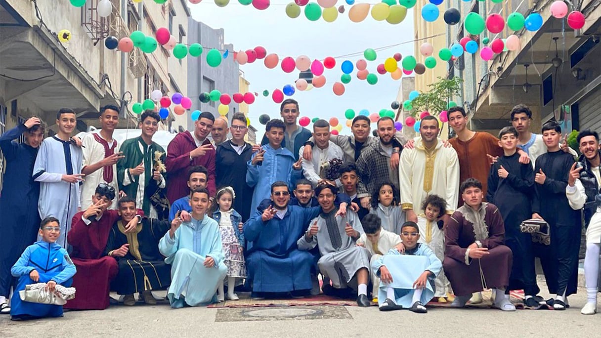 احتفالات استثنائية في طنجة صبيحة عيد الفطر.. مبادرات شبابية لتكريم الشيوخ والأطفال