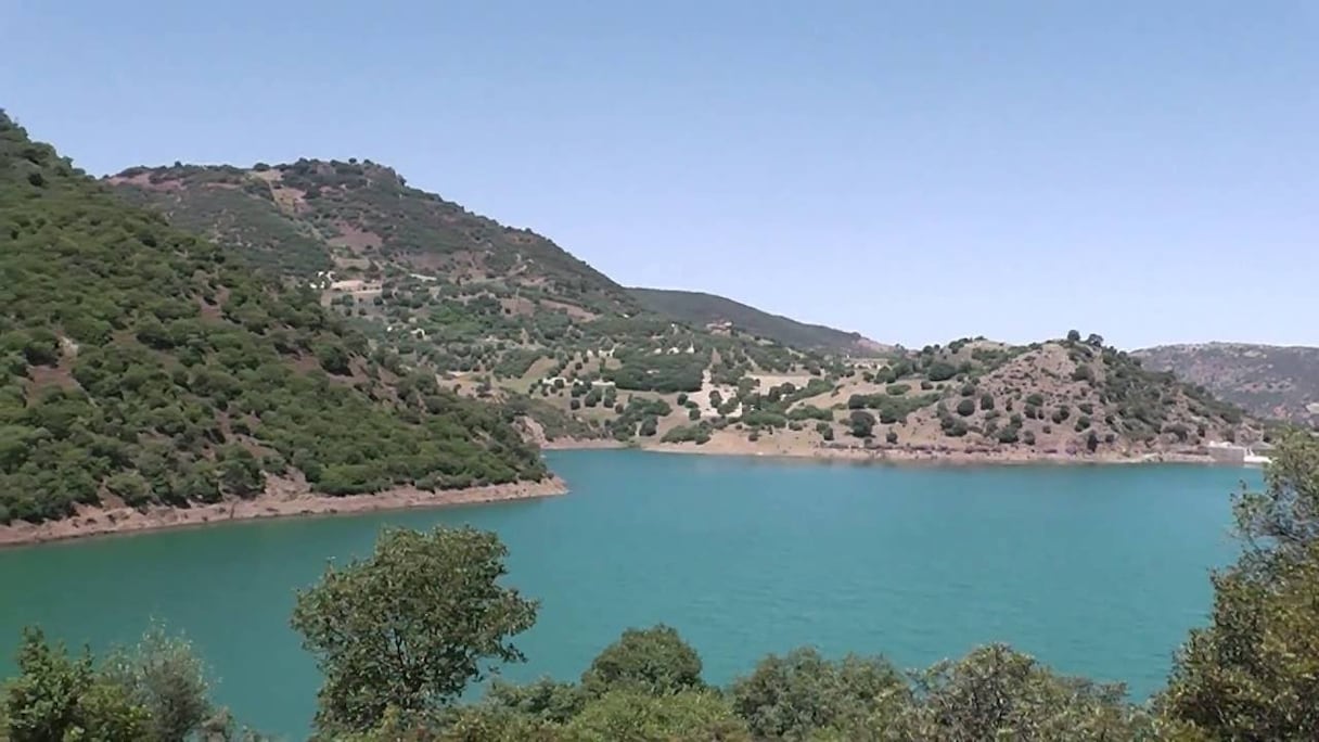 Barrage de Bab Louta, dans le parc national de Tazzeka (à 130 km de Fès). Des milliers d'oiseaux, migrateurs ou non, s'y ébattent, dont le canard souchet, le canard siffleur, le foulque à crête, ou encore la sarcelle d’été et d’hiver.