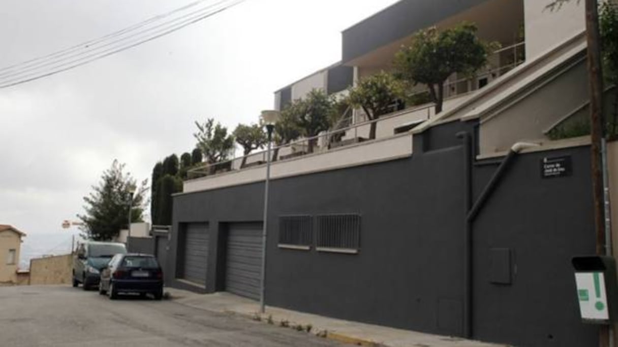 La façade côté rue de la maison.