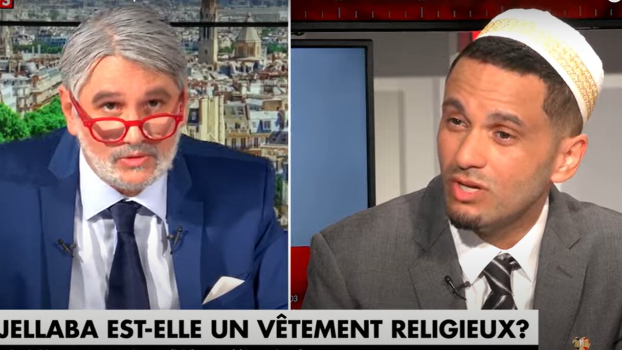 Dans "l'heure de trop", Malik Bentalha parodie l'émission "l'heure des pros", diffusée sur Cnews, ainsi que son animateur vedette Pascal Praud, et l'imam Chalghoumi.