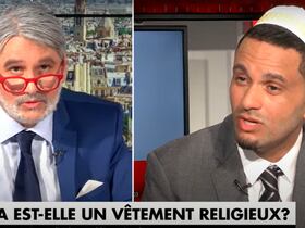Dans "l'heure de trop", Malik Bentalha parodie l'émission "l'heure des pros", diffusée sur Cnews, ainsi que son animateur vedette Pascal Praud, et l'imam Chalghoumi.