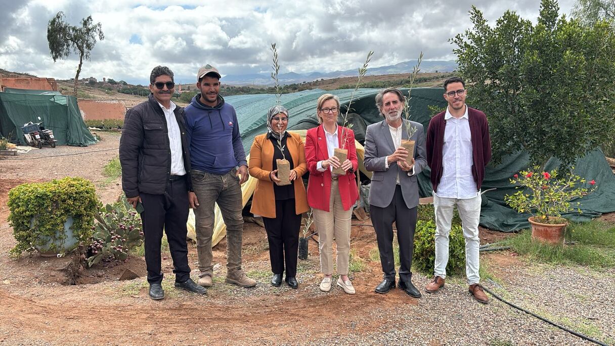 Au centre, l’ambassadrice de l’UE au Maroc, Patricia Llombart Cussac, lors de sa visite des zones touchées par le séisme de septembre 2023.