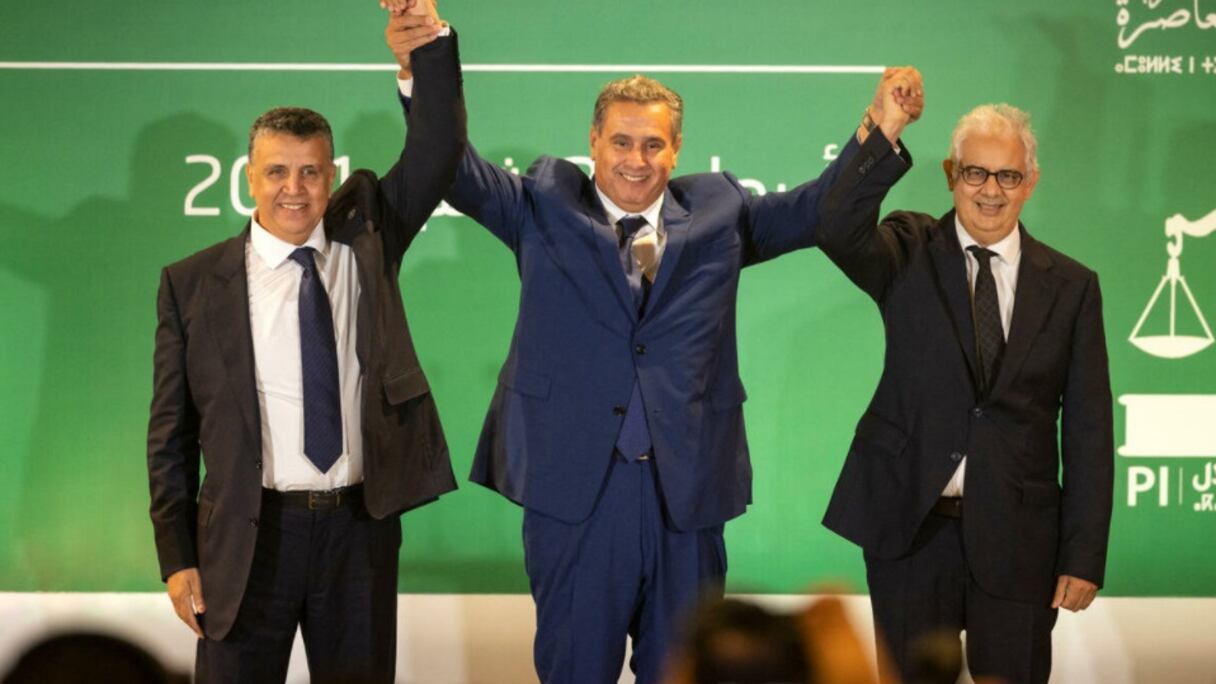 Aziz Akhannouch, chef du gouvernement désigné, accompagné de Abdellatif Ouahbi, secrétaire général du PAM, et Nizar Baraka, secrétaire général de l'Istiqlal, le 22 septembre 2021.