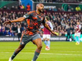 Ayoub El Kaabi, lors du match aller des demi-finales de la Ligue Europa Conférence, contre Aston Villa.