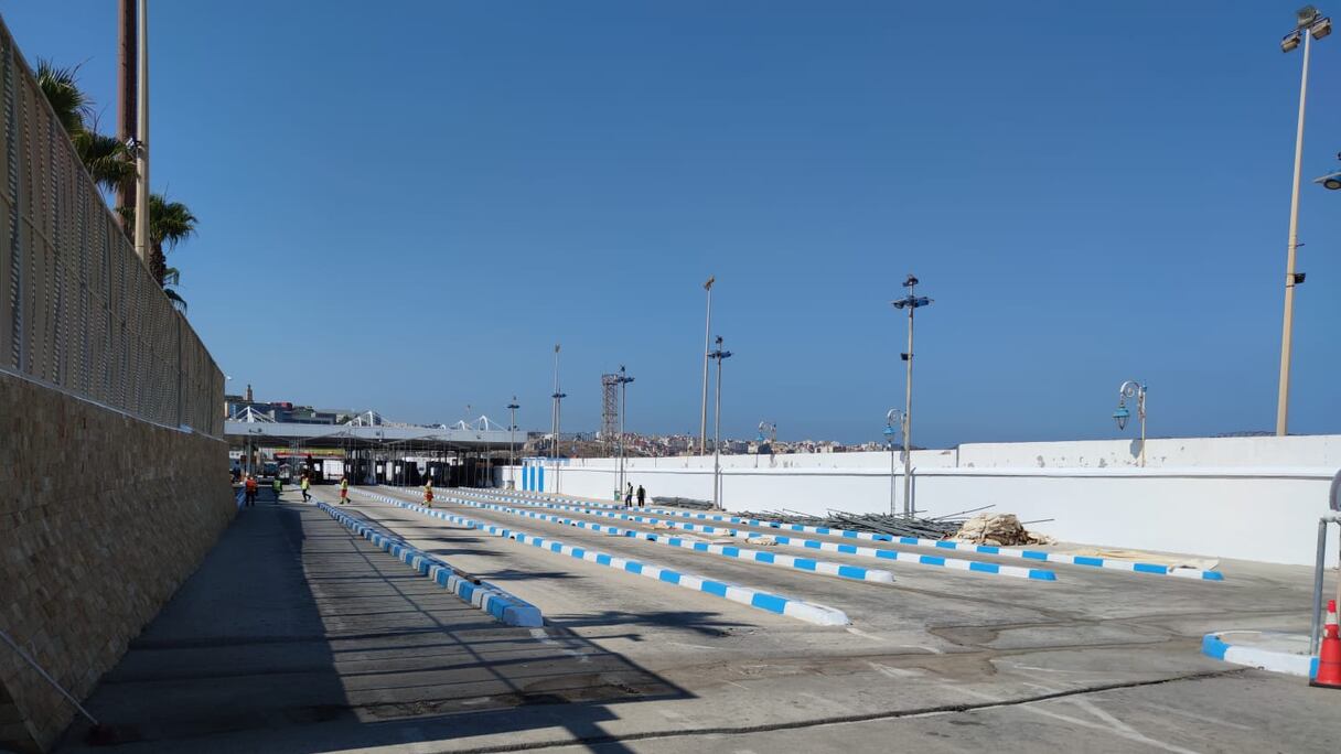 Le poste douanier de Bab Sebta.