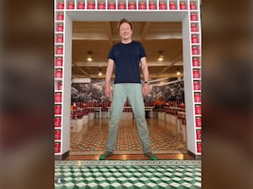 Conan O'Brien immortalisé par Hassan Hajjaj.