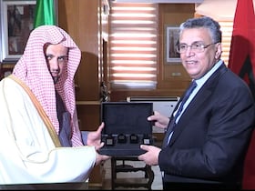 Le ministre de la Justice, Abdellatif Ouahbi et le procureur général adjoint d’Arabie saoudite, Saoud Ben Abdellah Al-Moujib, le 14 février 2023.
