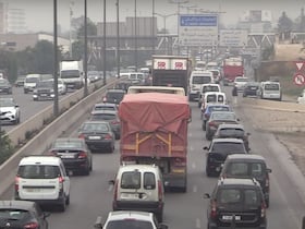 Un bouchon sur l'autoroute urbaine de Casablanca.