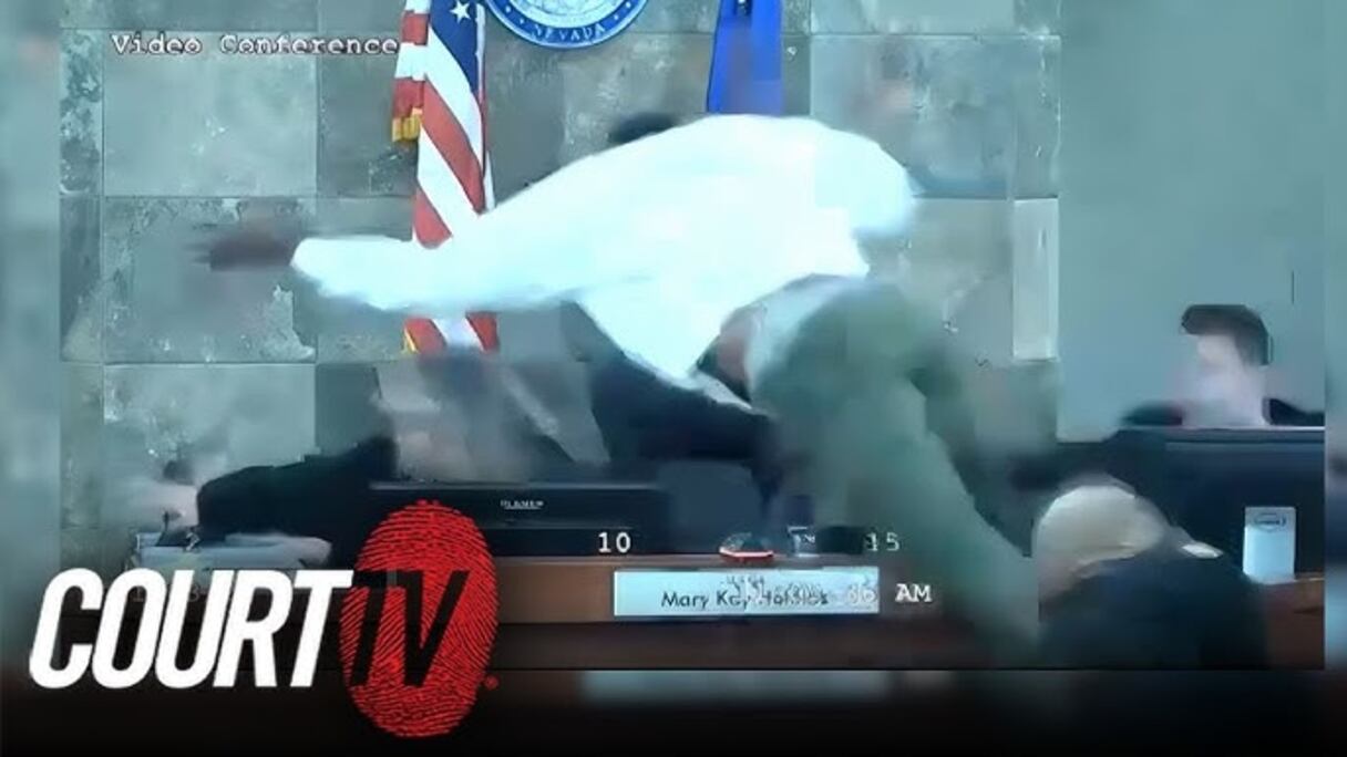 Le 3 janvier, dans un tribunal de Las Vegas, l'accusé s'est jeté sur la juge qui allait prononcer un verdict en vue de son incarcération.