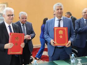 Les ministres de L’Equipement et de l’Eau, Nizar Baraka, et de l’Agriculture, Mohammed Sadiki, ont signé, vendredi 28 octobre 2022, un contrat de gestion participative de la nappe phréatique de Meski-Boudenib.