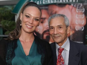 الممثلة سونيا عكاشة، رفقة مخرج الفيلم عبد القادر لقطع