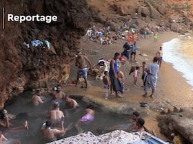 Près de Nador, Hammam Al Chaibi, des cavités de 60 cm de profondeur naturellement creusées dans la roche, font polémique sur le net. Les heures de leur fréquentation par les hommes et les femmes, définies par un règlement, ont été jugées extrémistes.
